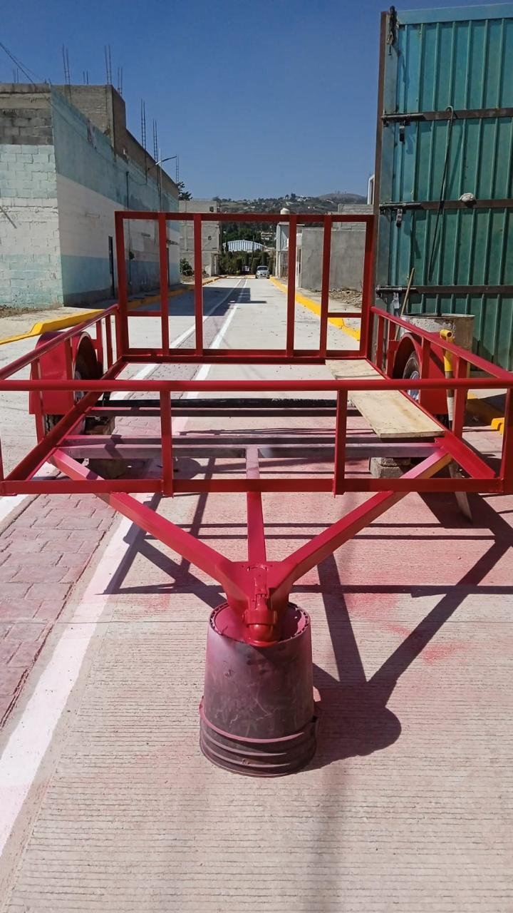 Remolque Utilitario Rojo de Un Eje con Plataforma de Madera Reforzada - Image 3