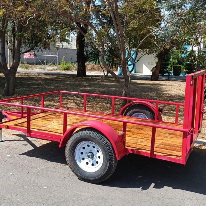 Remolque Utilitario Rojo de Un Eje con Plataforma de Madera Reforzada