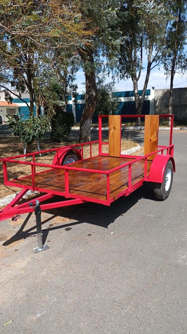 Remolque Utilitario Rojo de Un Eje con Plataforma de Madera Reforzada - Image 5