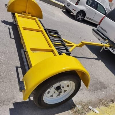 Remolque Especializado de Carga Ultra Baja - Un Eje, Capacidad 1500kg, Rampa Rejilla, Color Amarillo Alta Visibilidad
