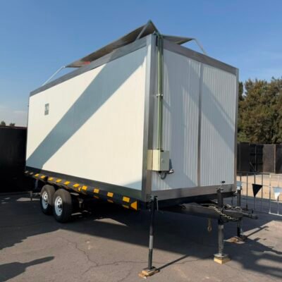 Remolque Cerrado Multipanel Doble Eje - Unidad / Oficina Móvil con Conexión Eléctrica