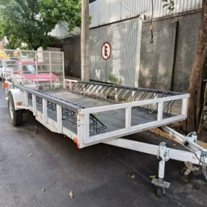 Remolque Especializado para Transporte de Bicicletas - Configuración de Alta Capacidad con Rampa